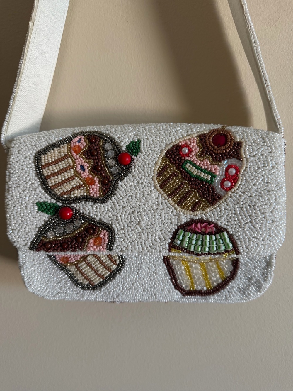 White Beaded Cupcake Bag